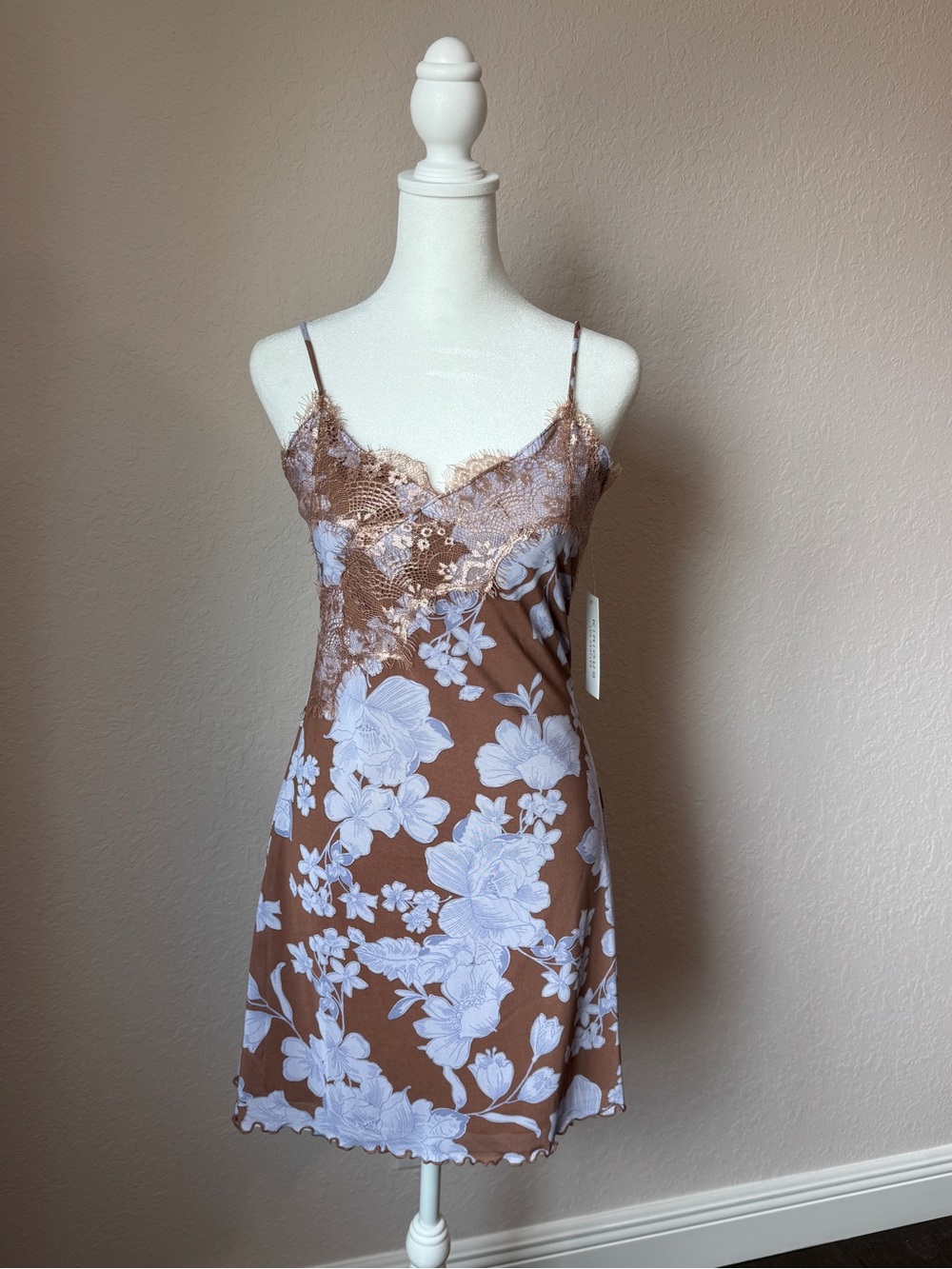 Kirious Los Angeles Floral Lace Trim Slip Dress Medium NWT